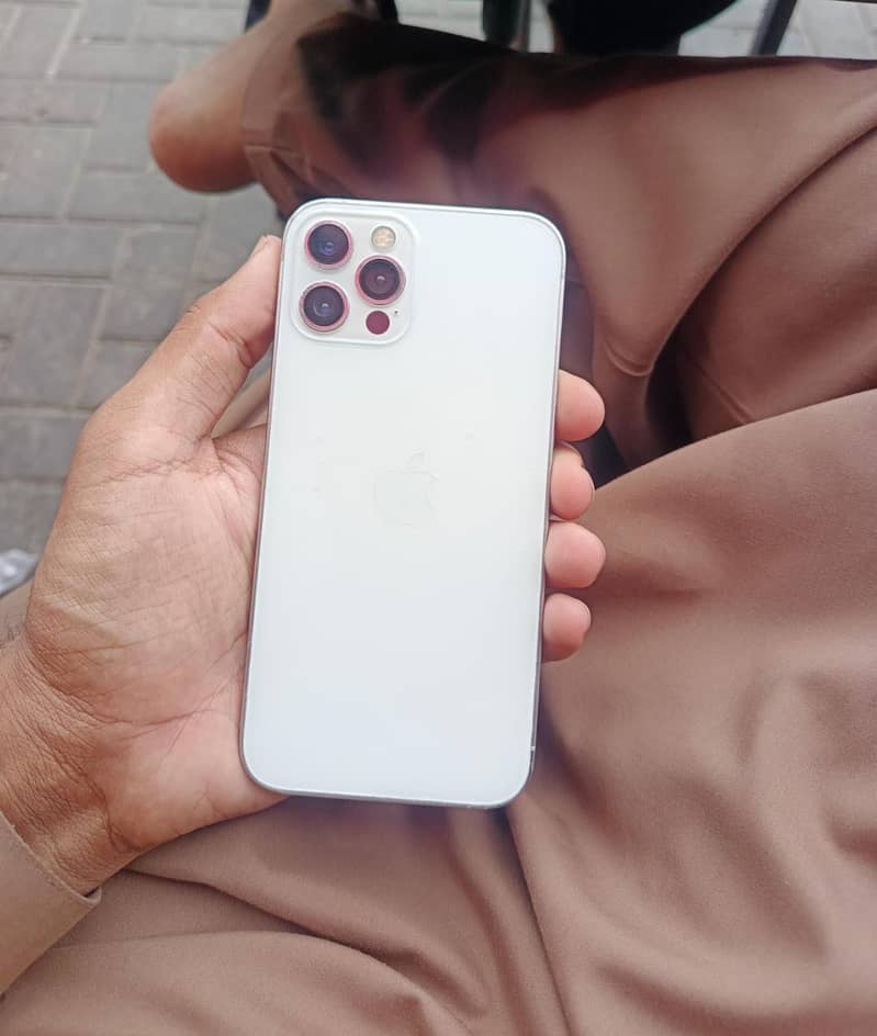 Apple iPhone 12 Pro 4