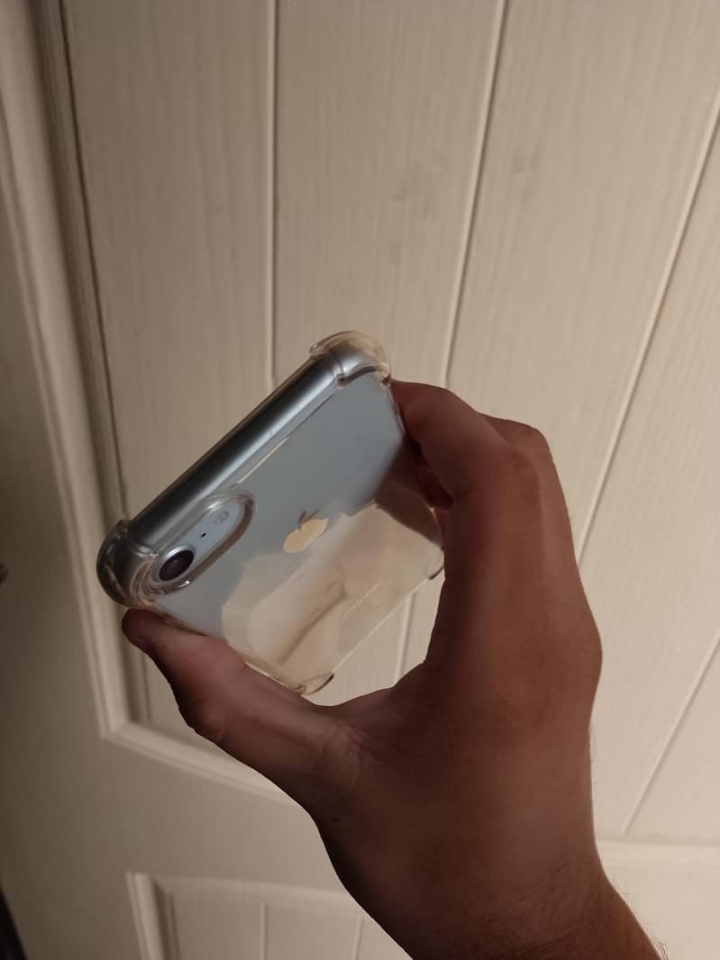 Apple iPhone 8 3
