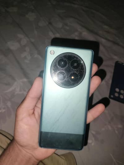 Infinix zero 40 8/256 with box charger under warranty