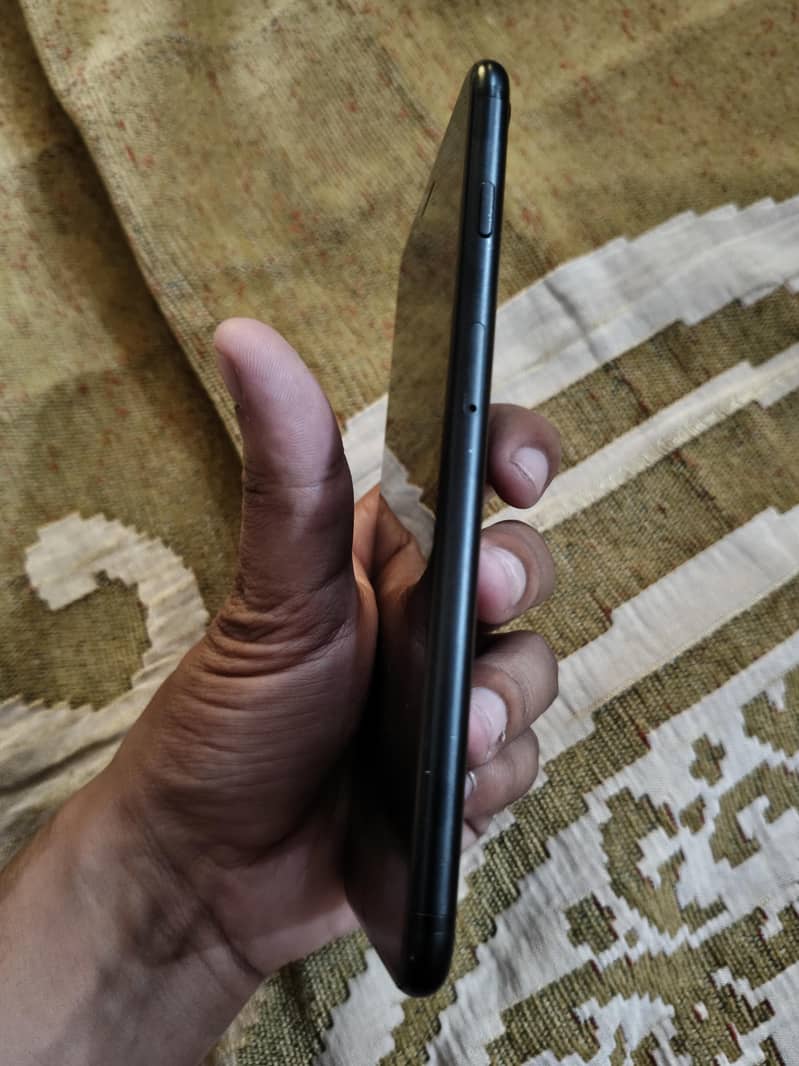 Apple iPhone 7 Plus 0