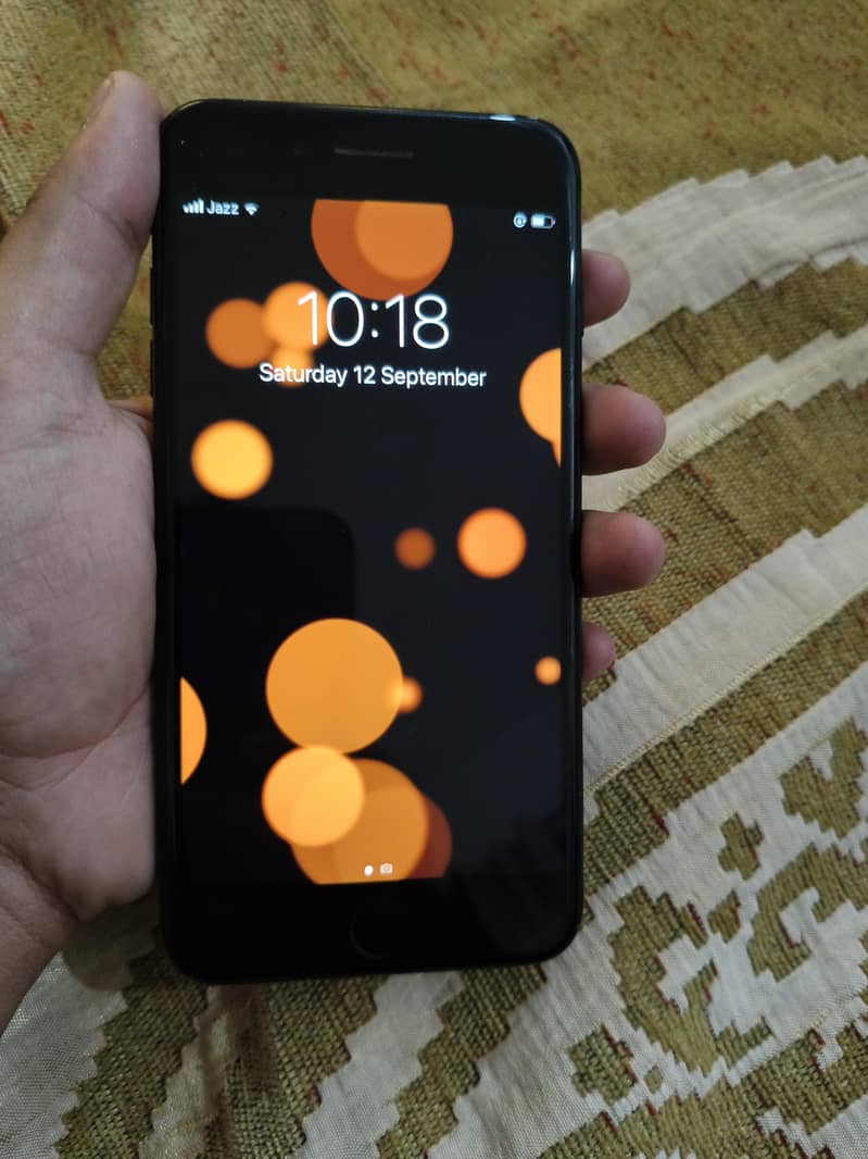 Apple iPhone 7 Plus 6