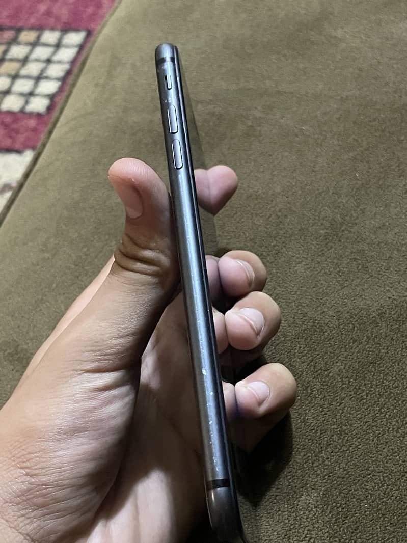 Apple iPhone 8 Plus 4