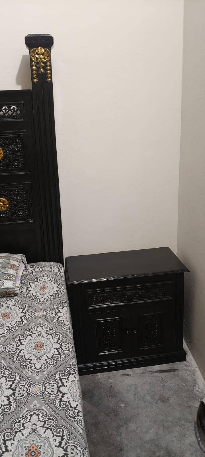 bed set with two side table & dressing table 1