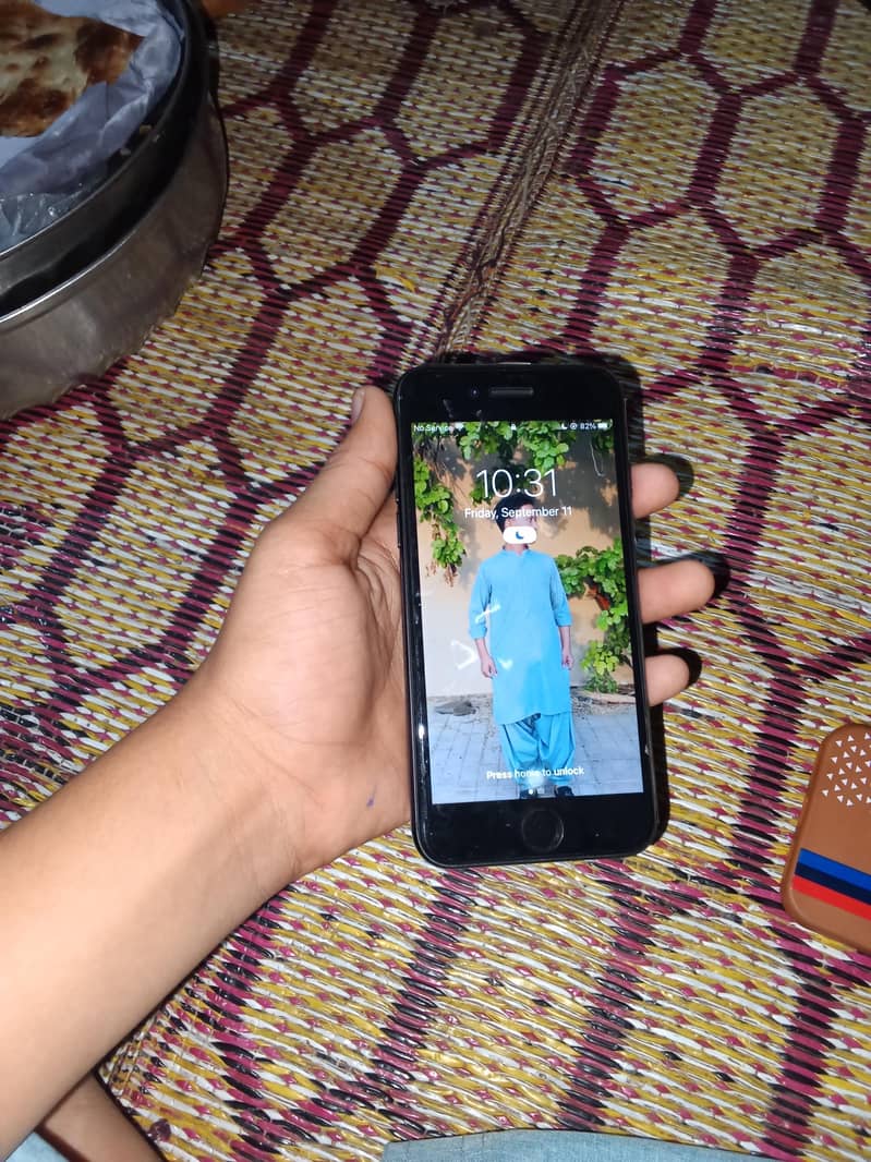 Apple iPhone 7 0
