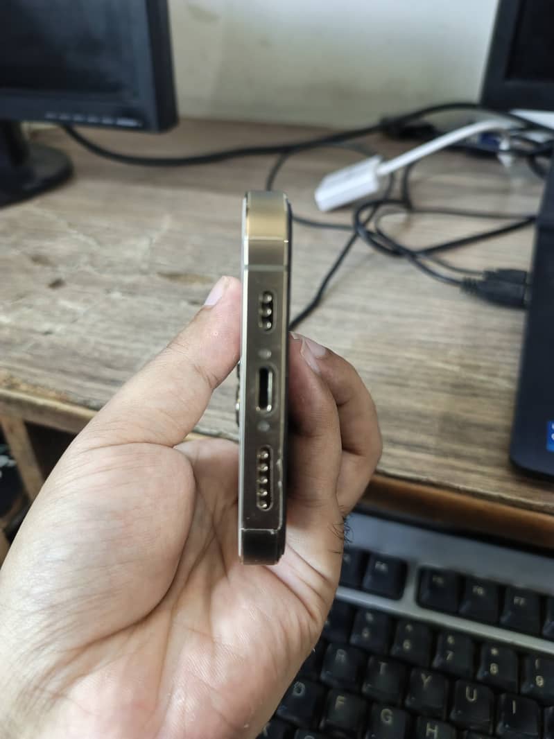 Apple iPhone 13 Pro 2