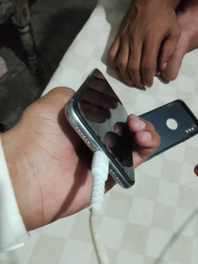 Apple iPhone X 4