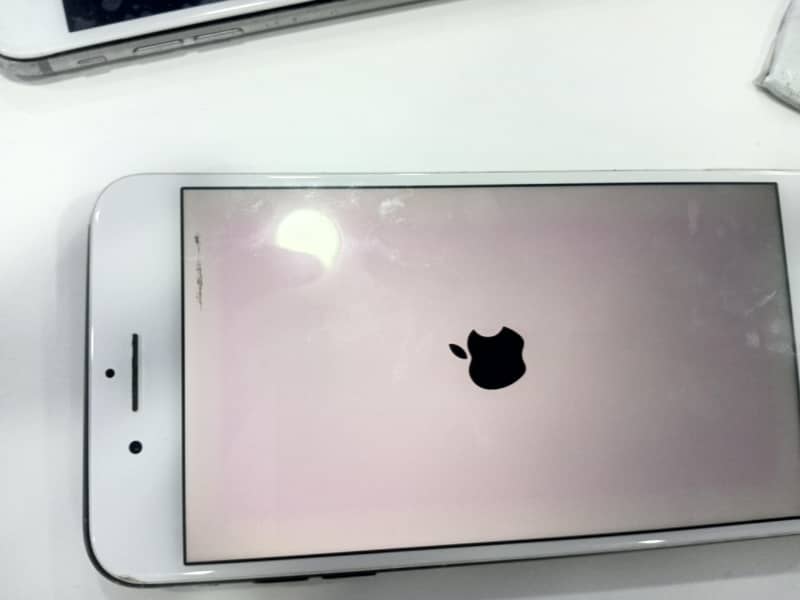 Apple iPhone 7 Plus 0
