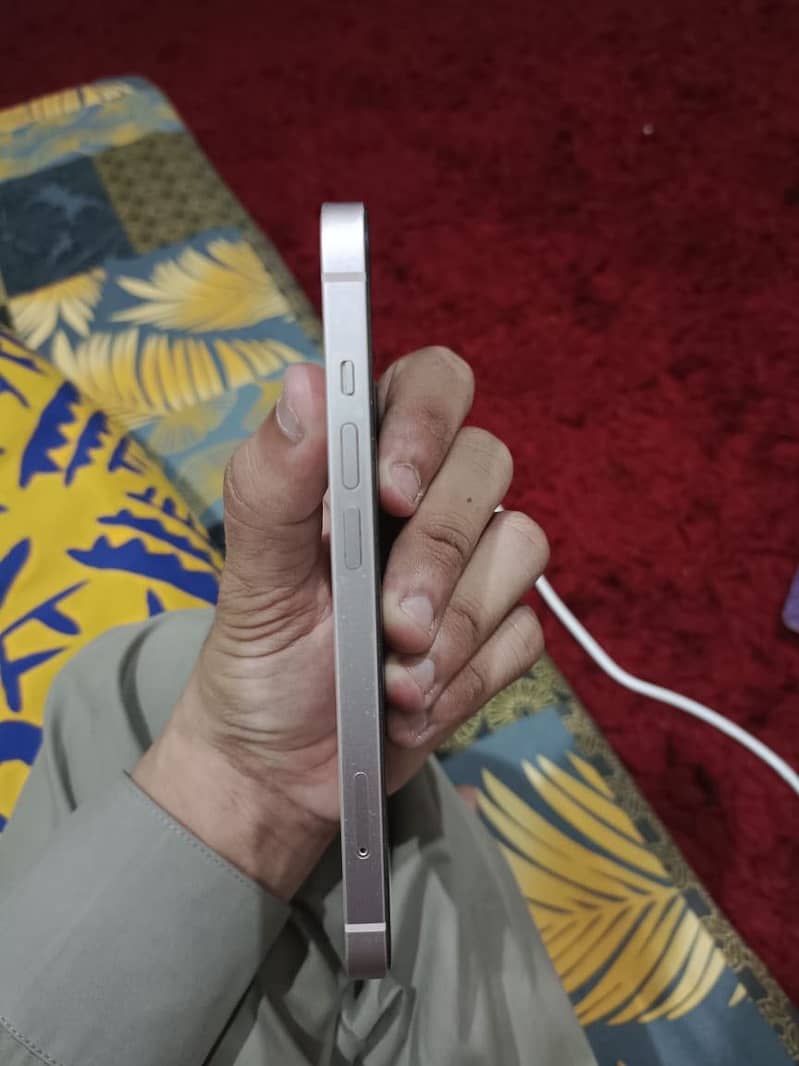 Apple iPhone 13 2