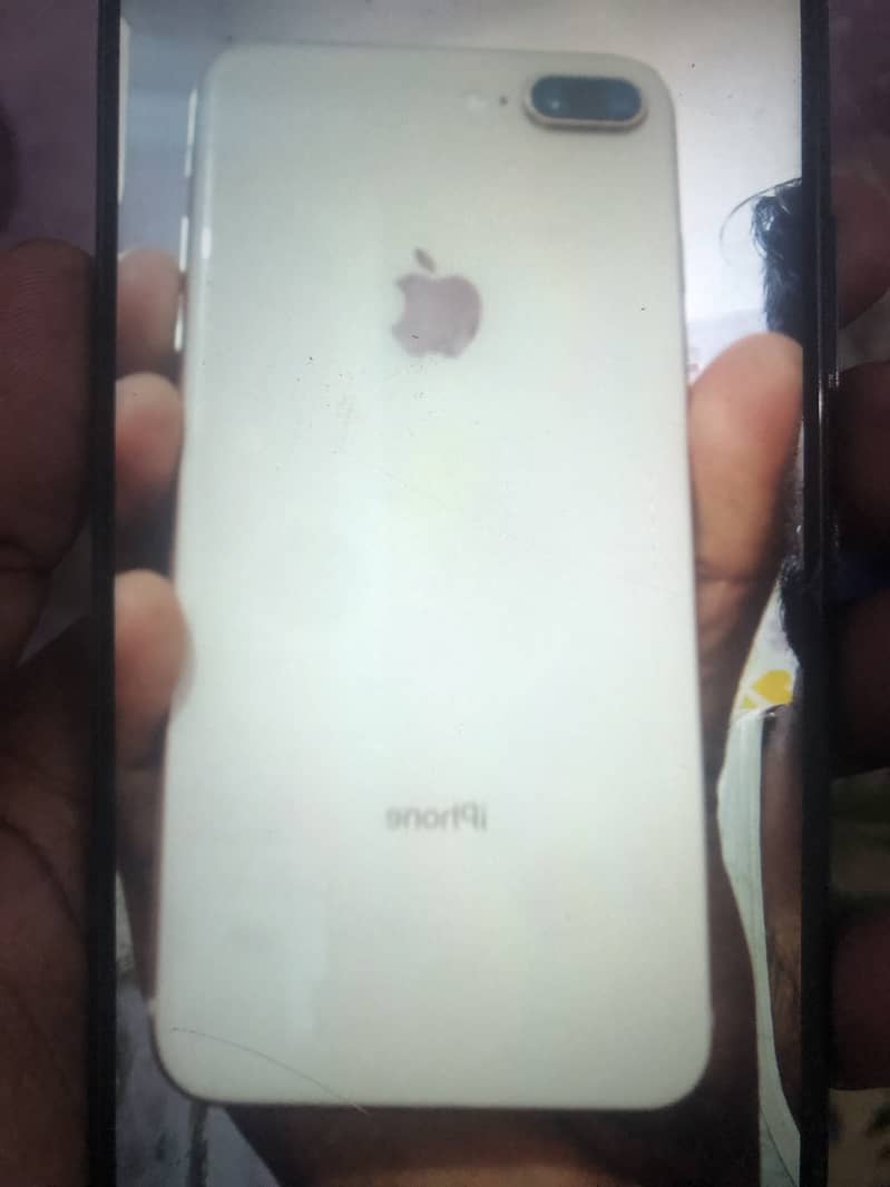 Apple iPhone 8 Plus 0