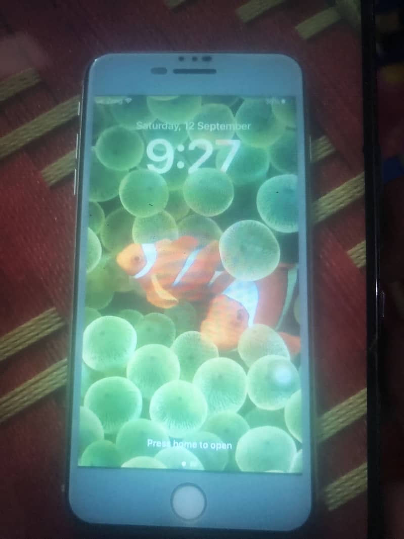 Apple iPhone 8 Plus 1