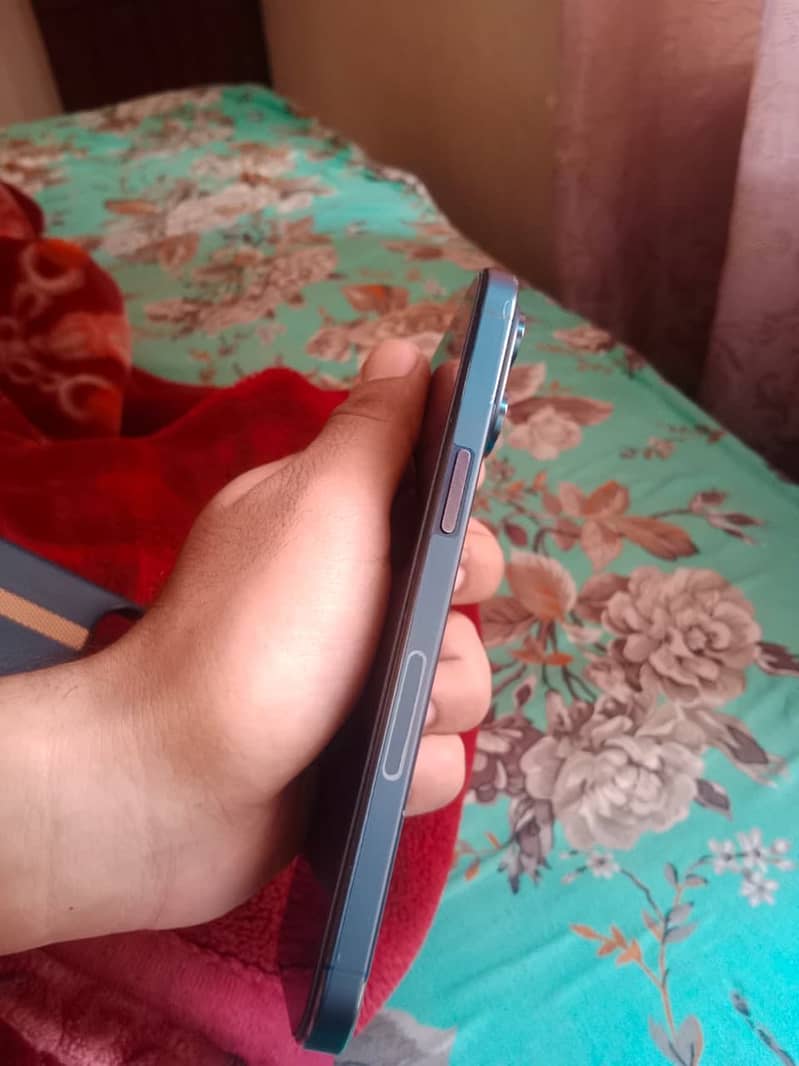 Apple iPhone 15 Pro Max 0