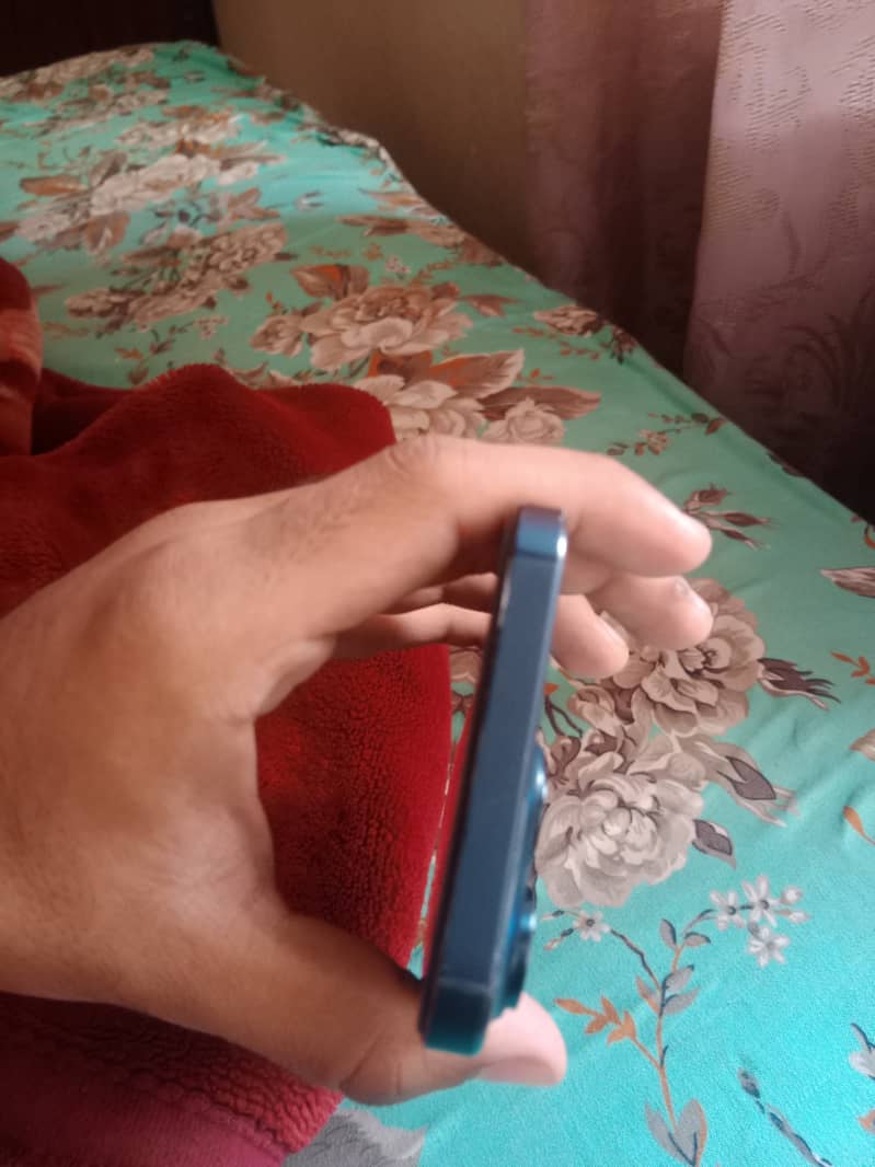 Apple iPhone 15 Pro Max 2