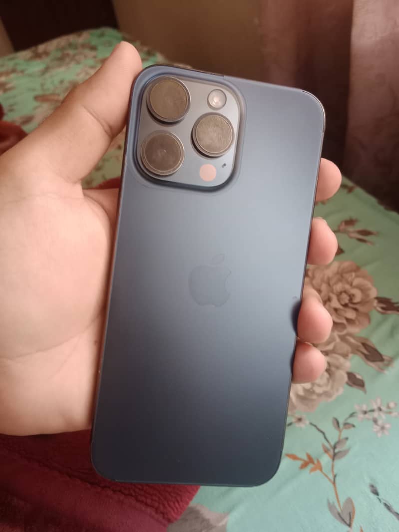 Apple iPhone 15 Pro Max 6