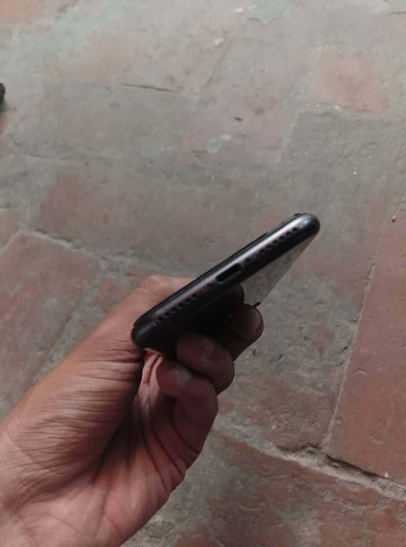 Apple iPhone 8 1