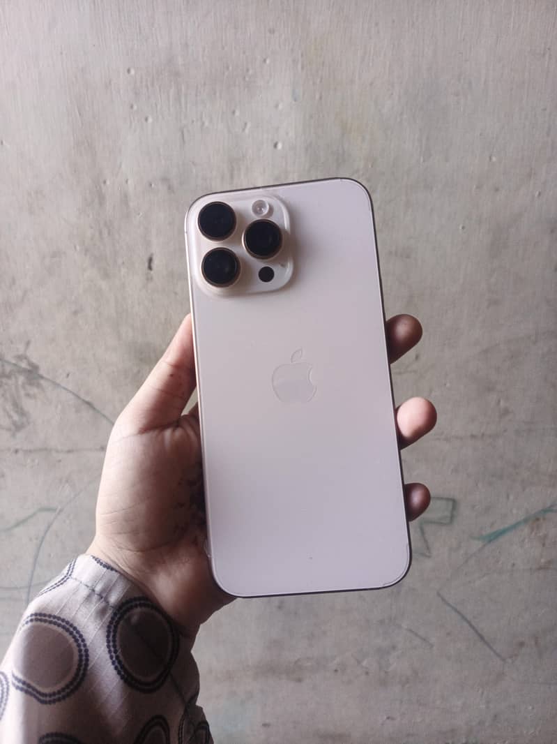 Apple iPhone 16 Pro Max 0