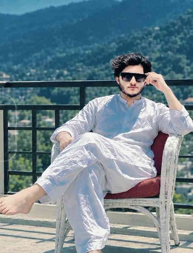 Gohar HASNAIN 769