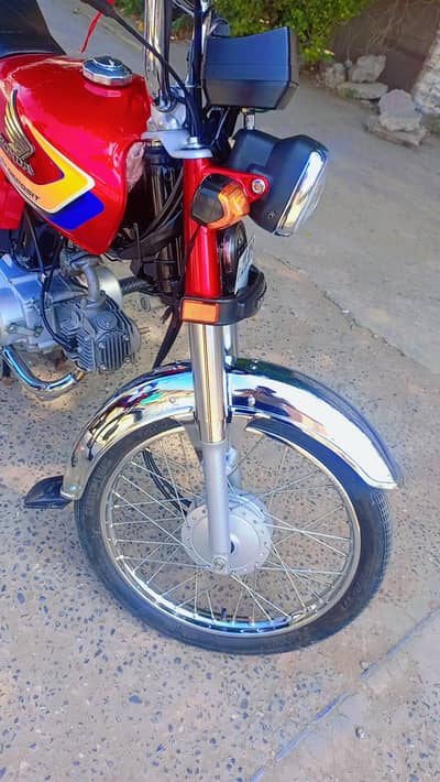 Honda CD 70 2000 km uzd