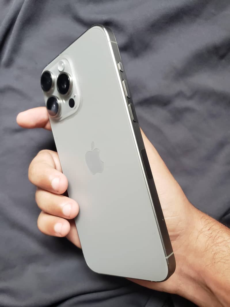Apple iPhone 15 Pro Max 1