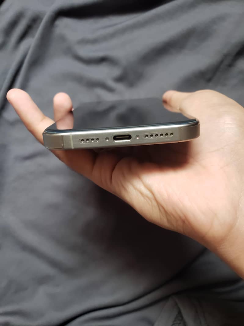 Apple iPhone 15 Pro Max 2