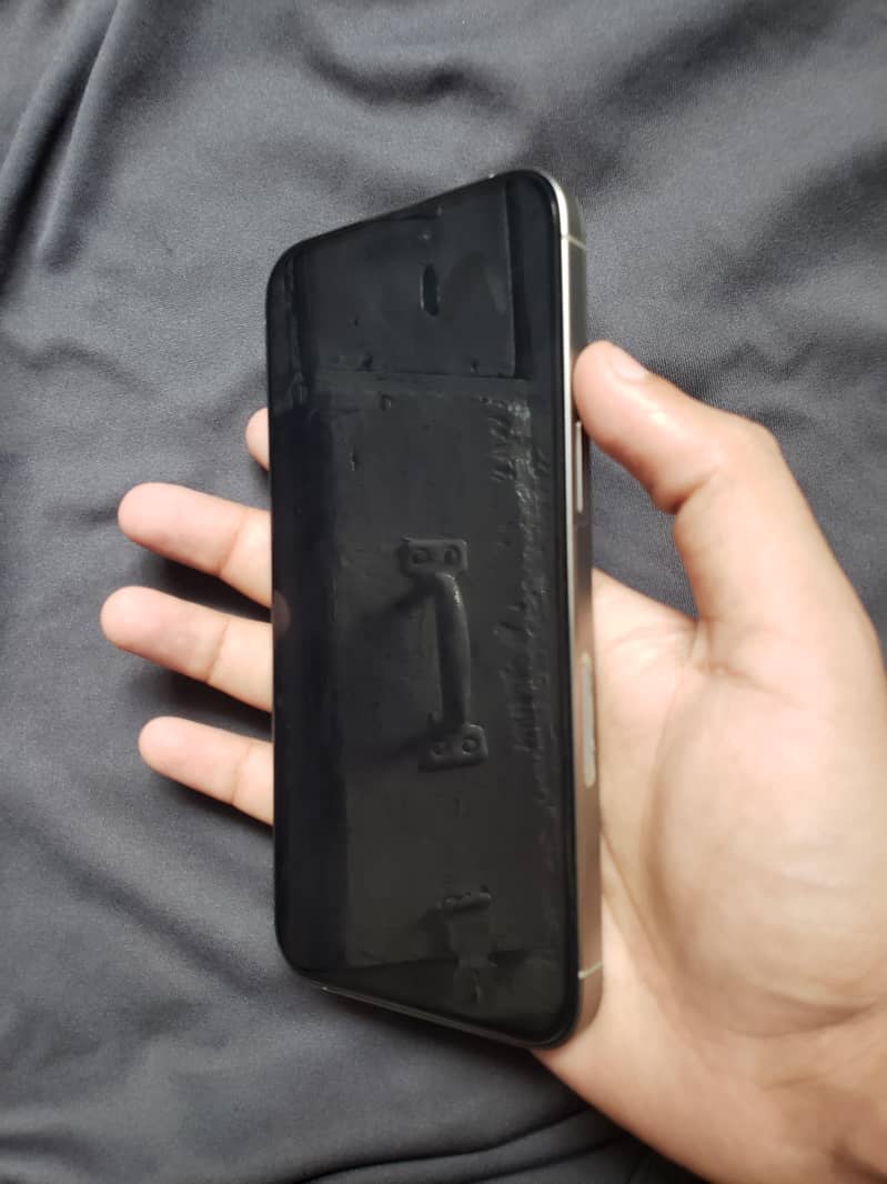 Apple iPhone 15 Pro Max 3