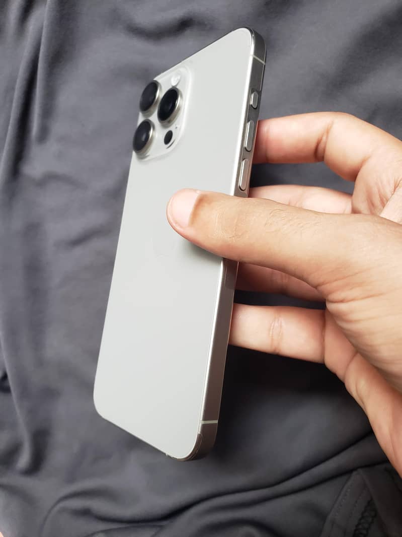 Apple iPhone 15 Pro Max 11