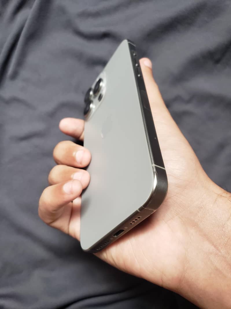 Apple iPhone 15 Pro Max 14