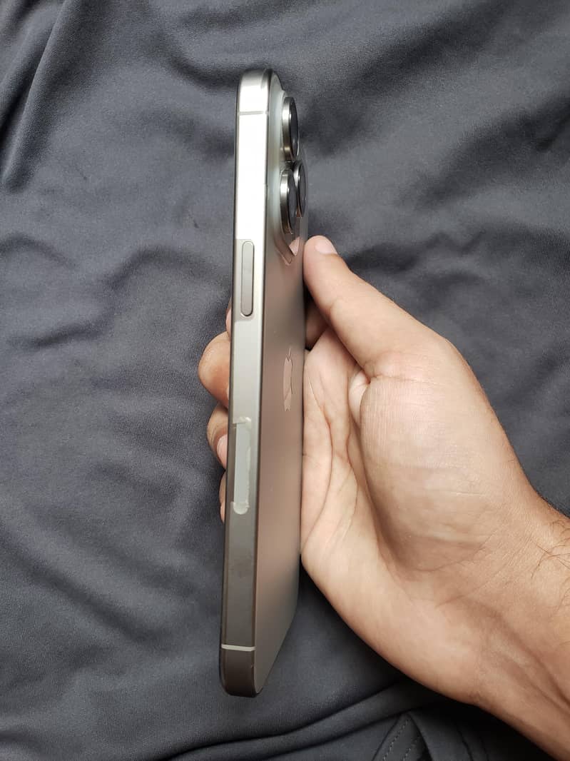 Apple iPhone 15 Pro Max 17