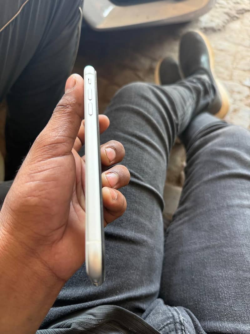 iPhone 11 3