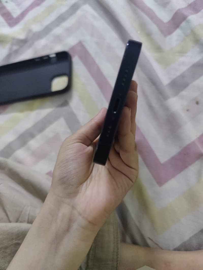 Apple iPhone 13 2