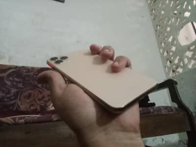 10by 10 water pak LCD par nishan hain Apple iPhone 11 Pro Max