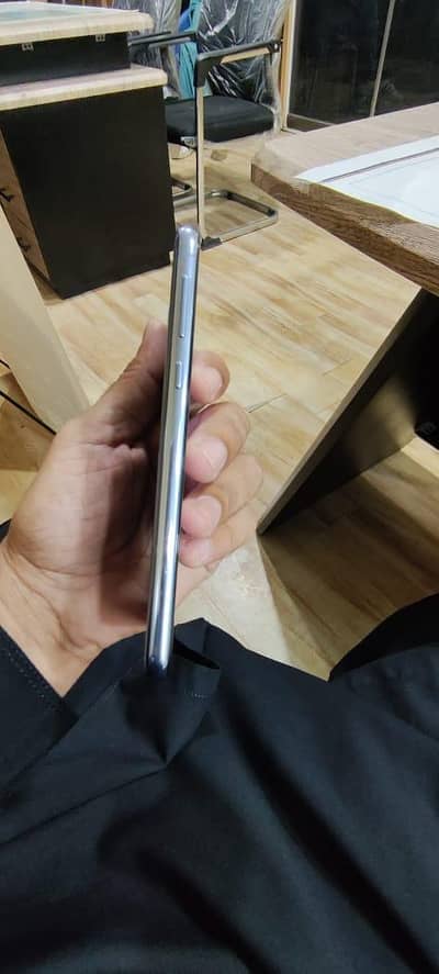 Samsung Mobile S10e
