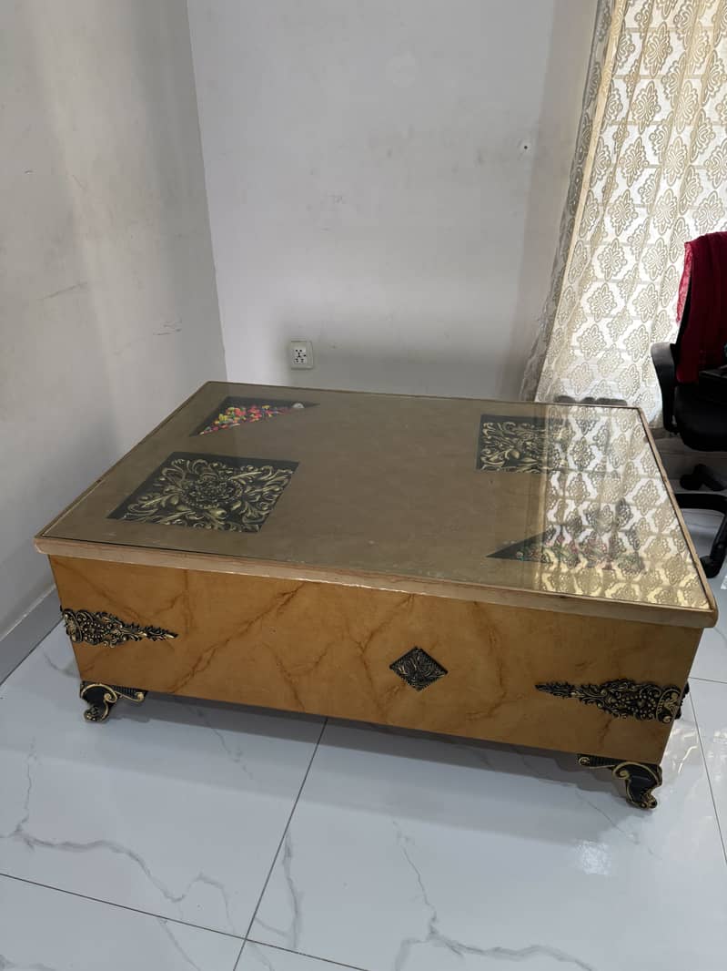 Coffee table 0