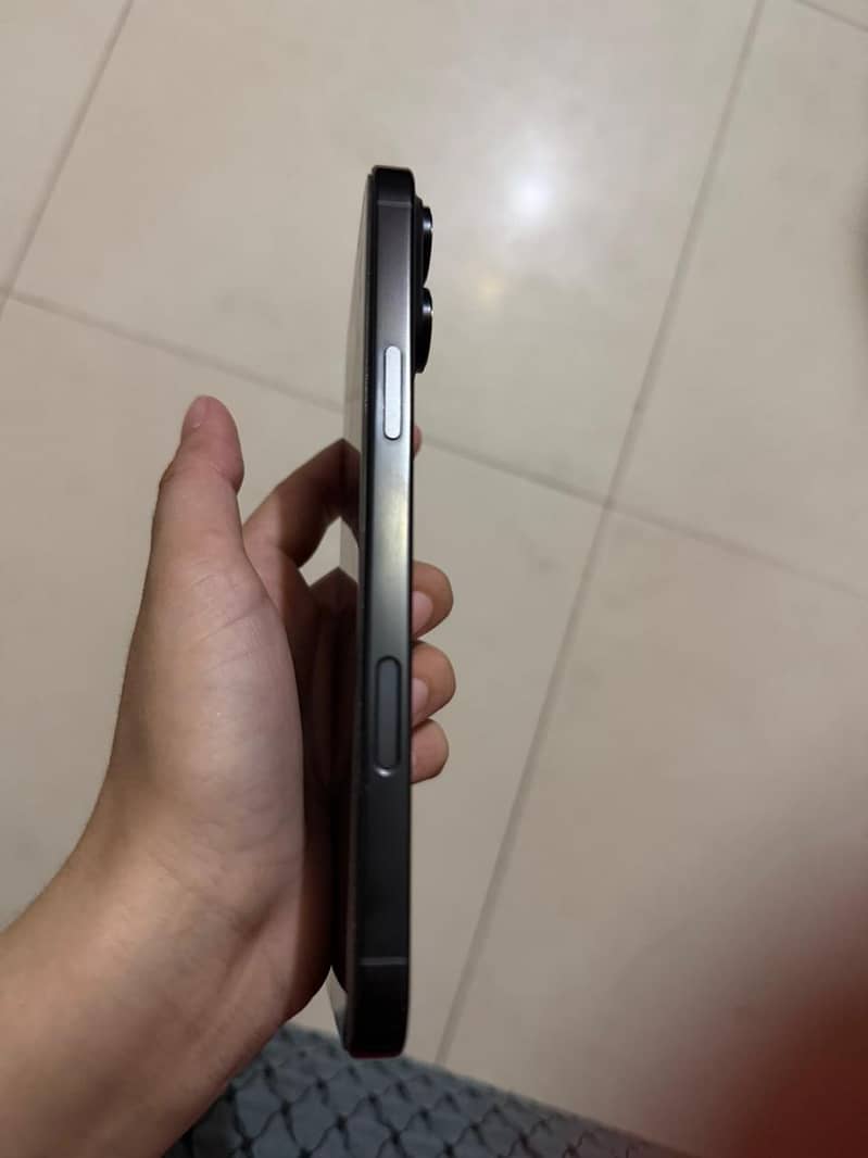 Apple iPhone 16 Pro Max 1