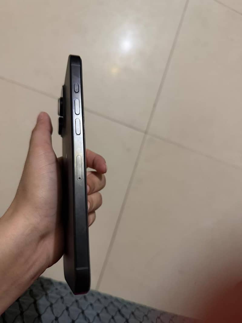 Apple iPhone 16 Pro Max 2