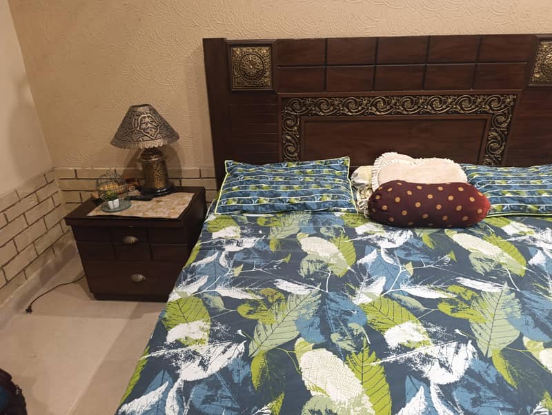 King size double bed 3