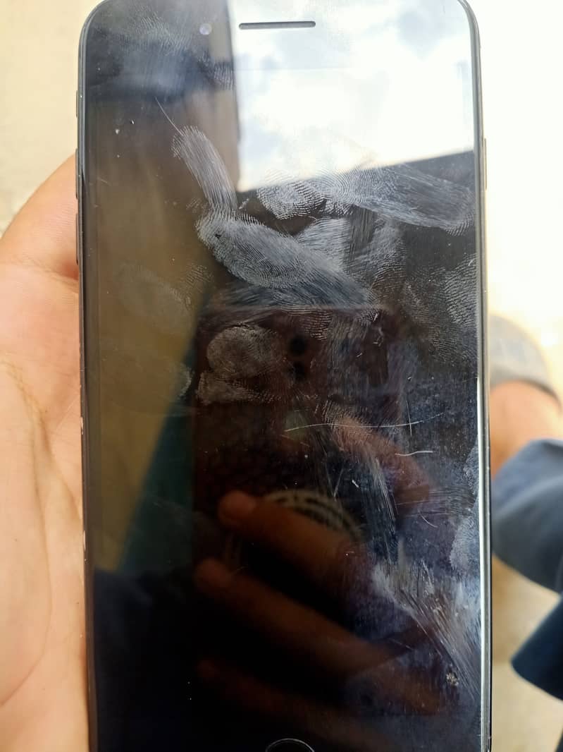 Apple iPhone 7 Plus 1