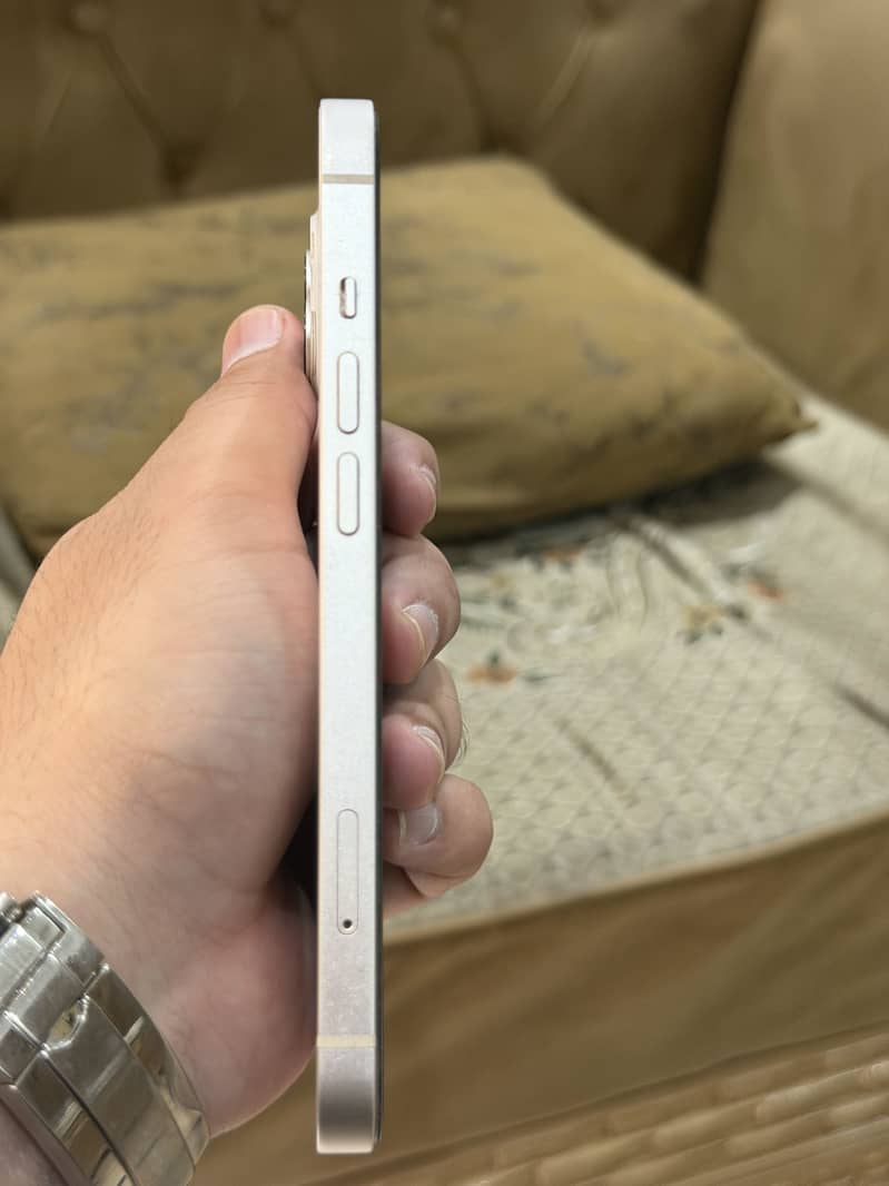 iPhone 13 0