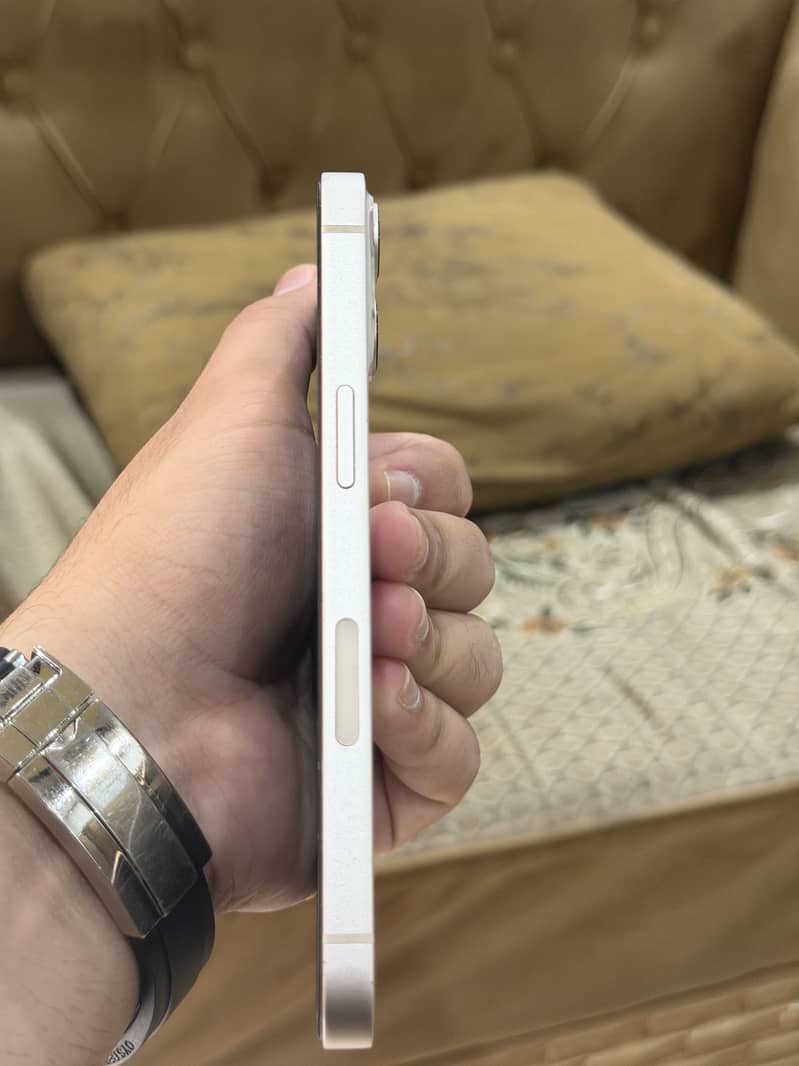 iPhone 13 4