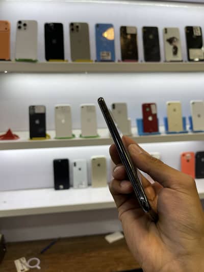 iPhone 11 Pro (OFFER) 03275894788