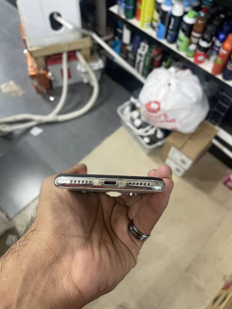 Apple iPhone XS 3