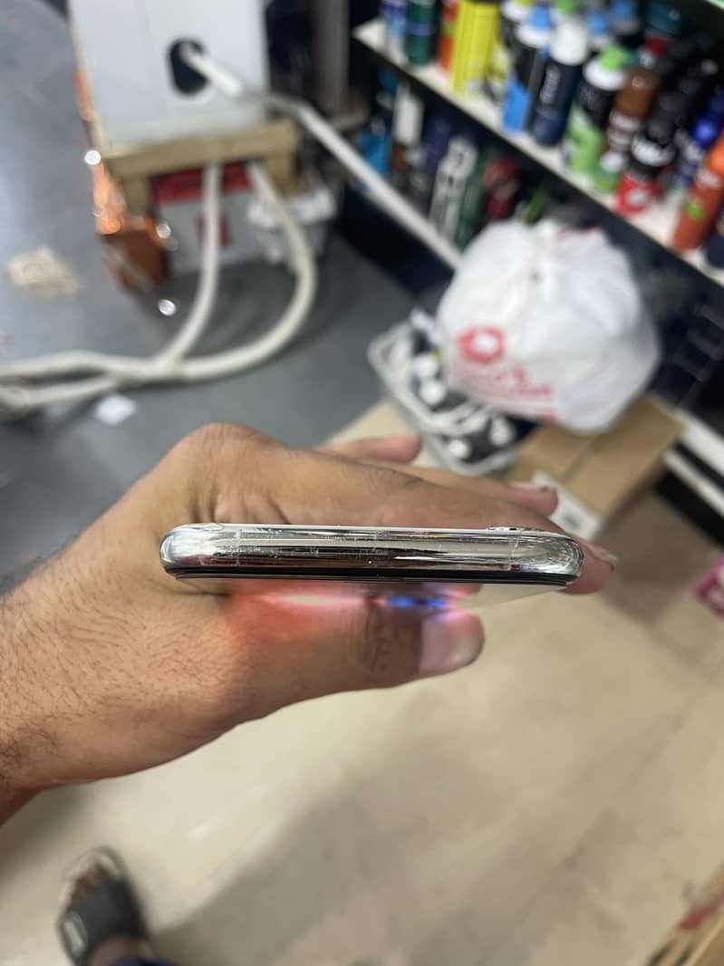 Apple iPhone XS 5