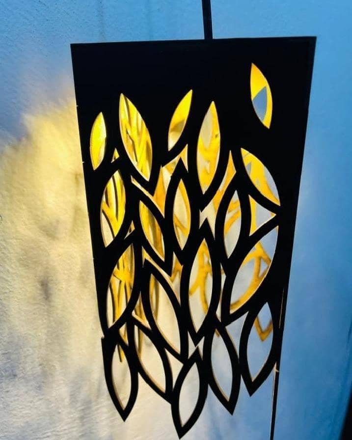 Decurated Leaf Lamp 1