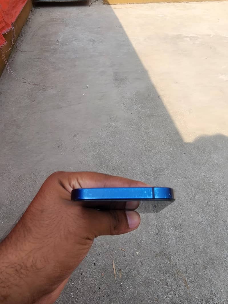 Apple iPhone 12 1