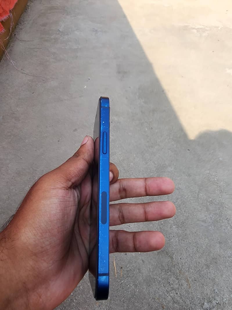 Apple iPhone 12 2