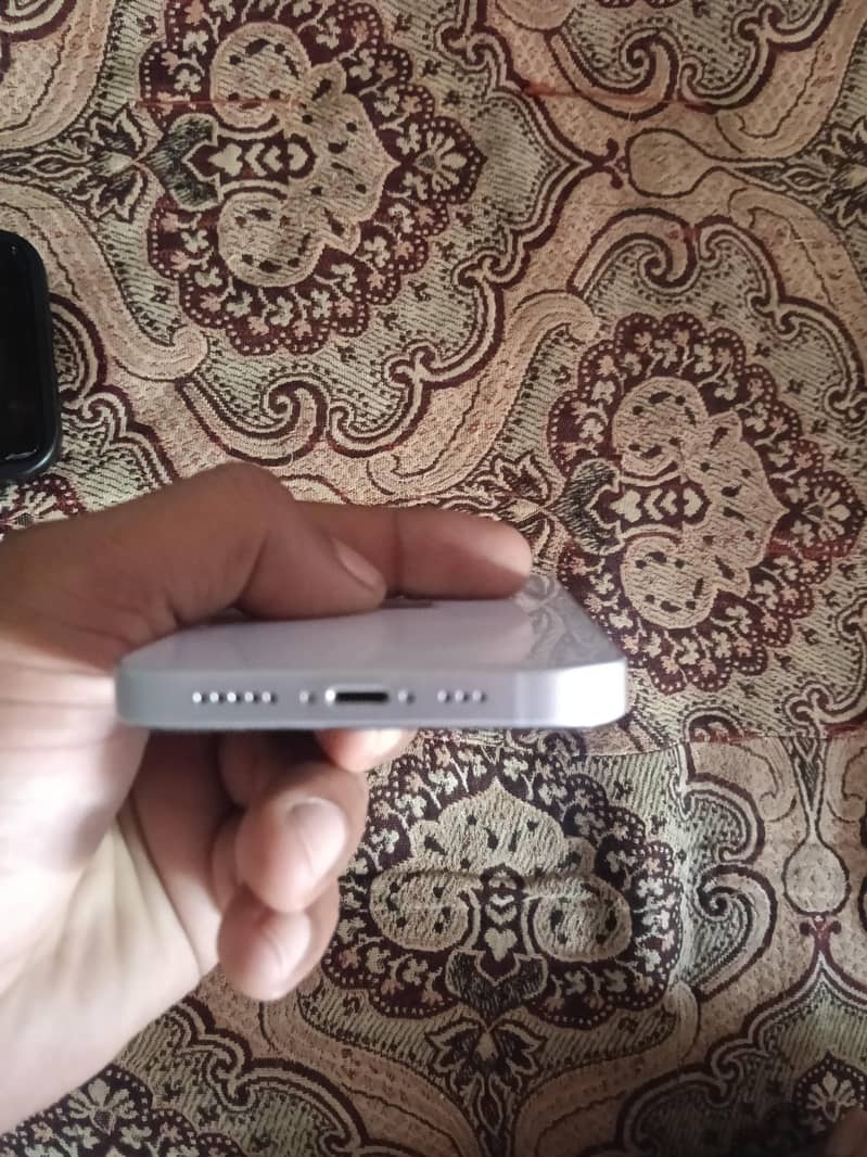 Apple iPhone 14 4