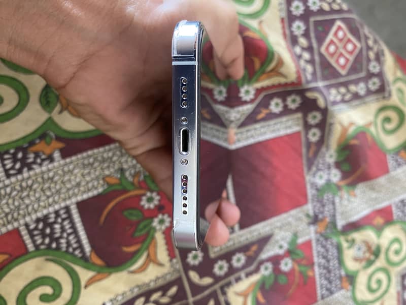 Apple iPhone 14 Pro Max 2