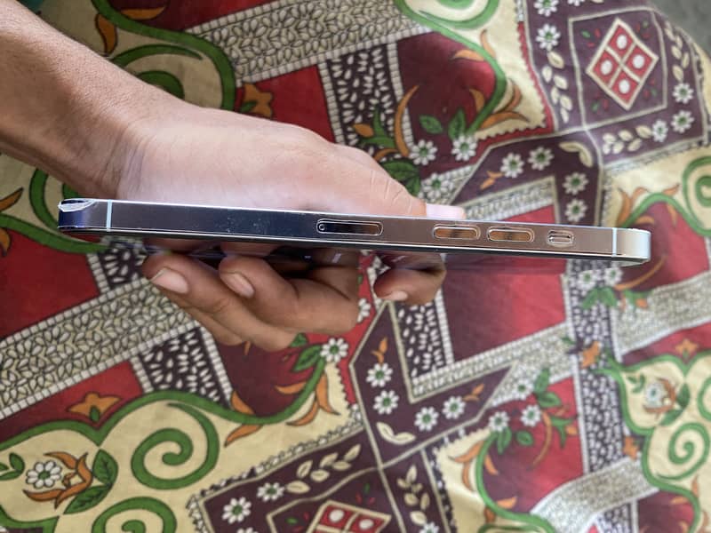 Apple iPhone 14 Pro Max 4
