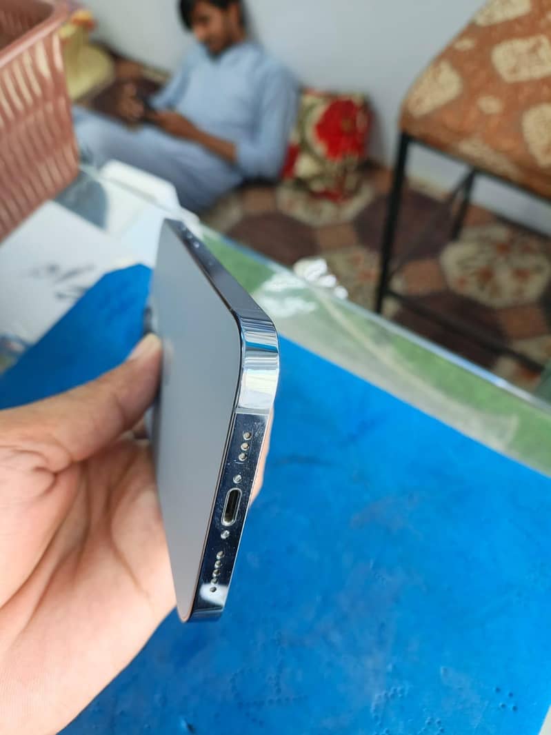 Apple iPhone 13 Pro 2