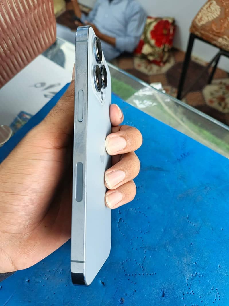 Apple iPhone 13 Pro 4