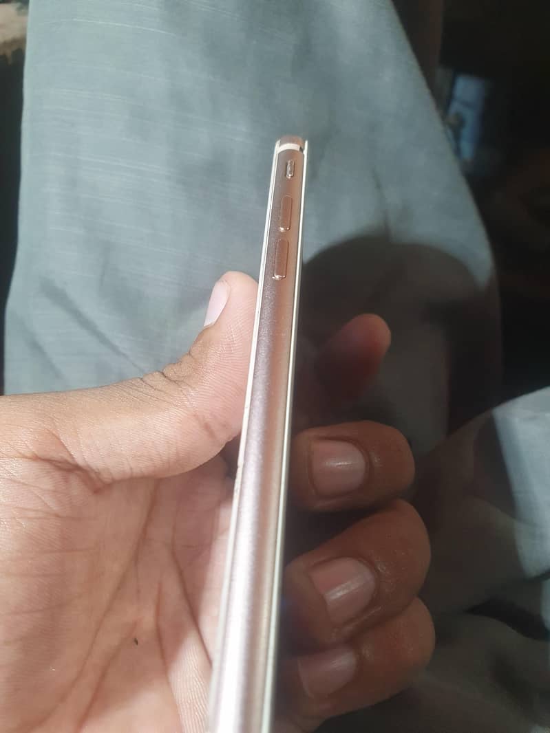 Apple iPhone 8 3